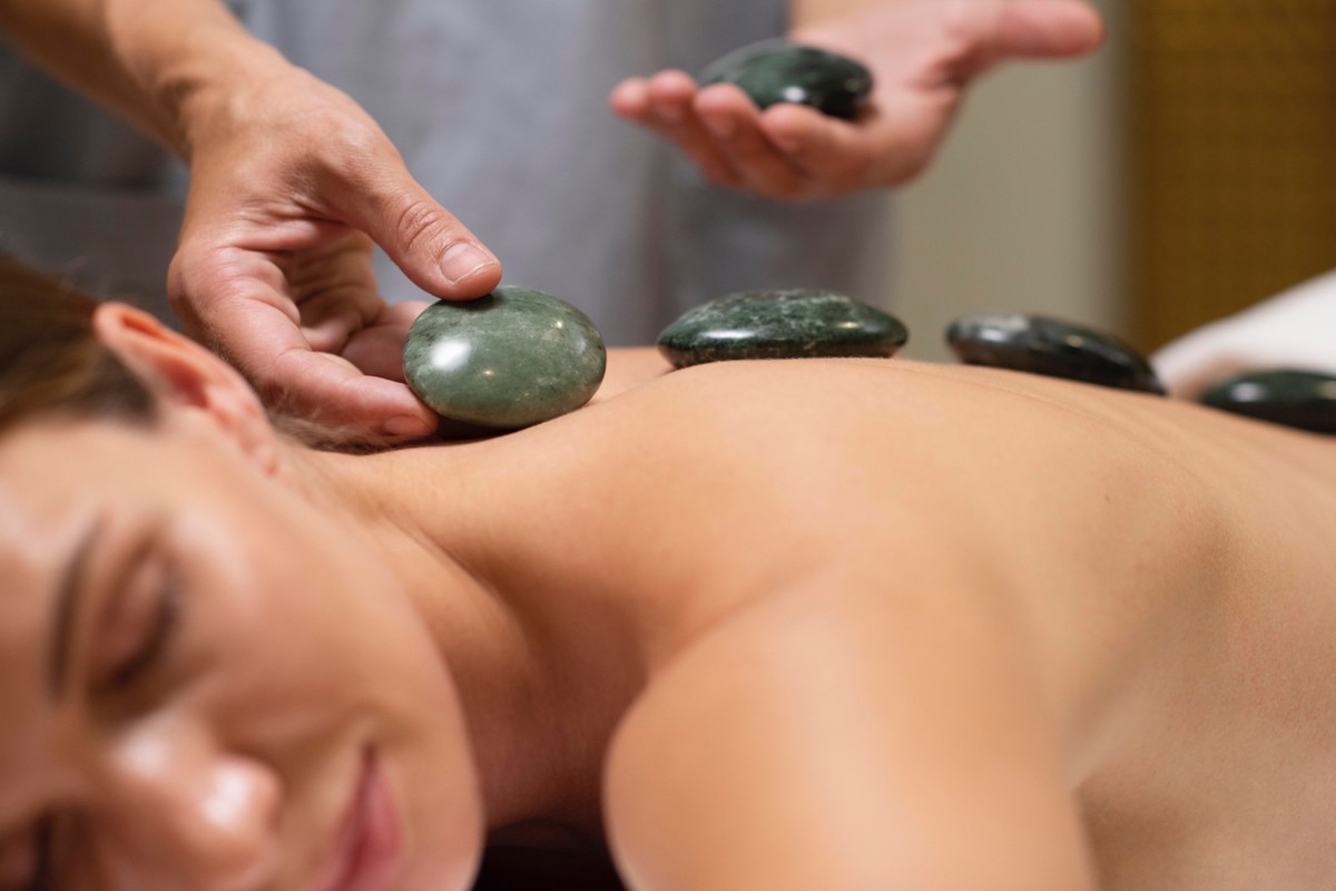 Thérapie par la lumière des pierres précieuses